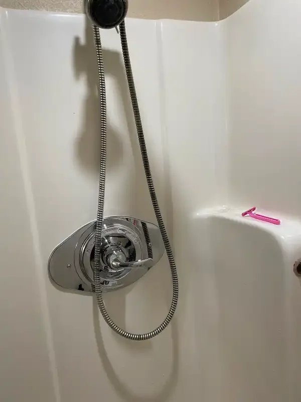 Tub-shower with a handheld wand and single-lever valve